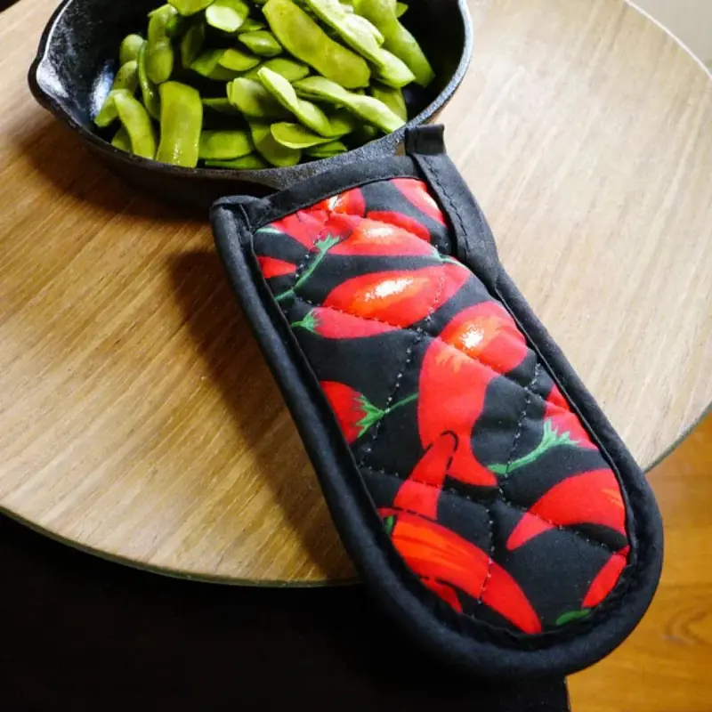 Chili Pepper Fabric Hot Handle Holders – Set Of Two 1